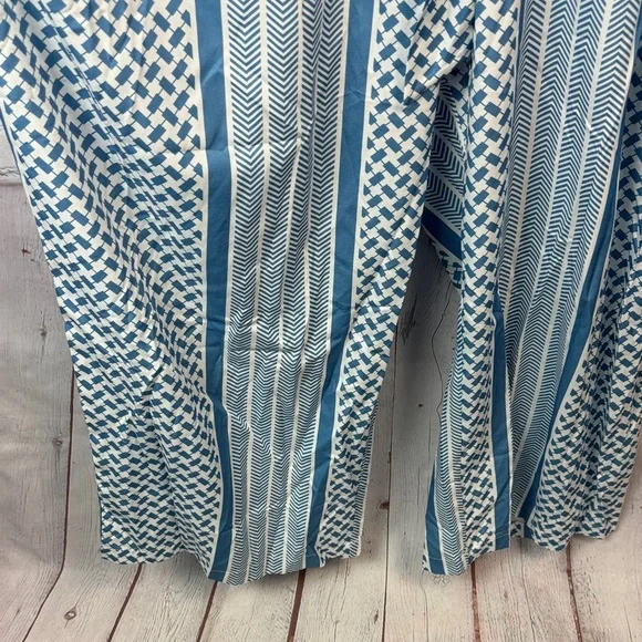 BloomChic Geometric Blue and White Jumpsuit Plus Size 3X - Picture 6 of 8